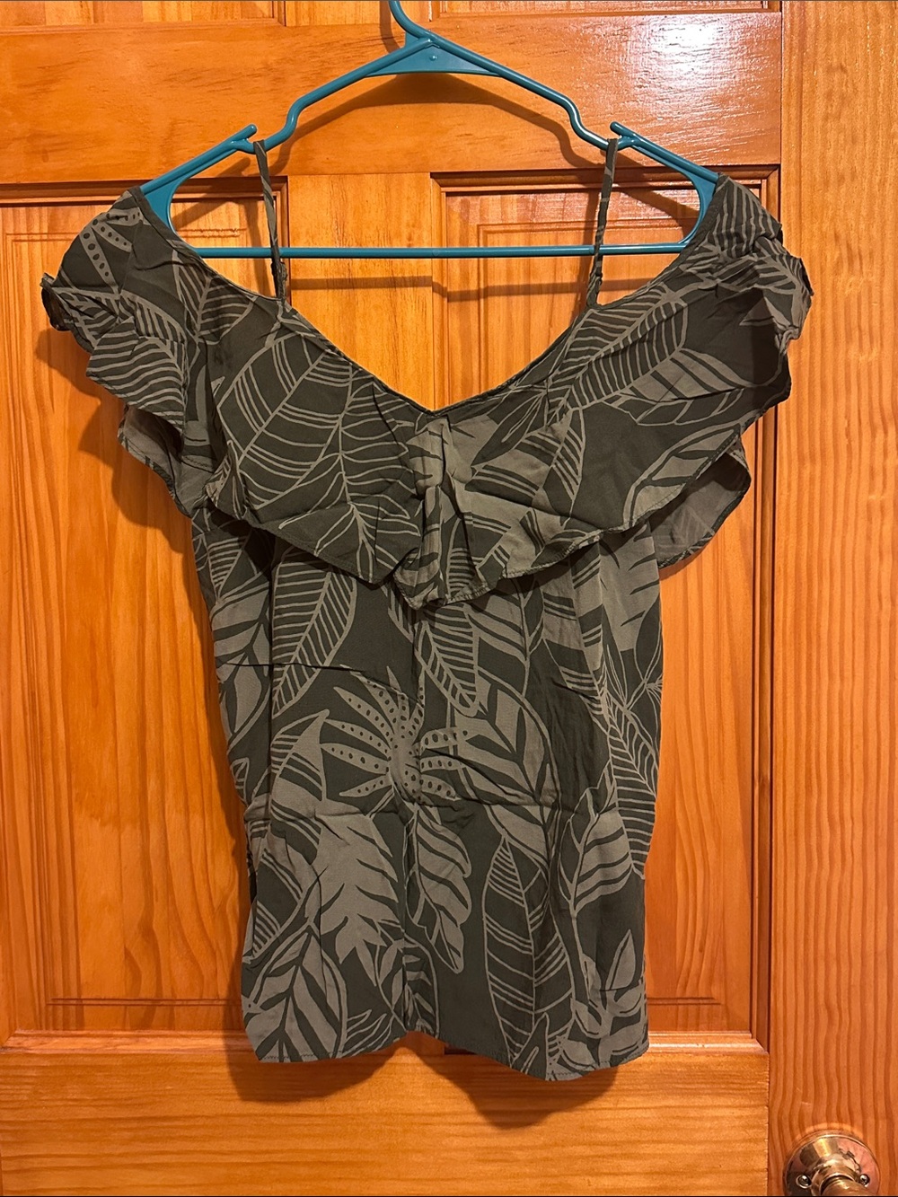 Off-Shoulder Leaf Print Women’s Top - Olive